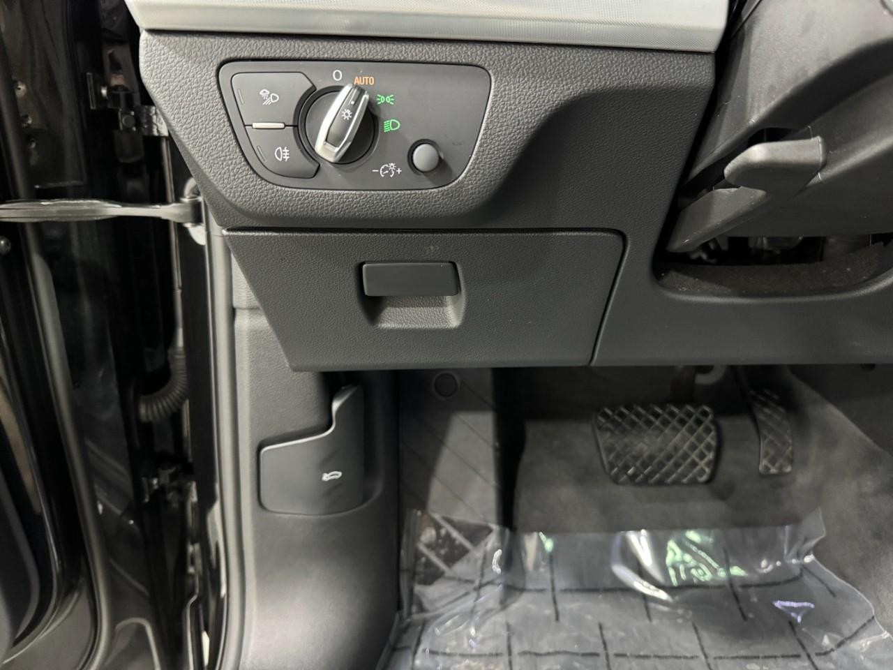 Audi Q5 Vehicle Full-screen Gallery Image 30