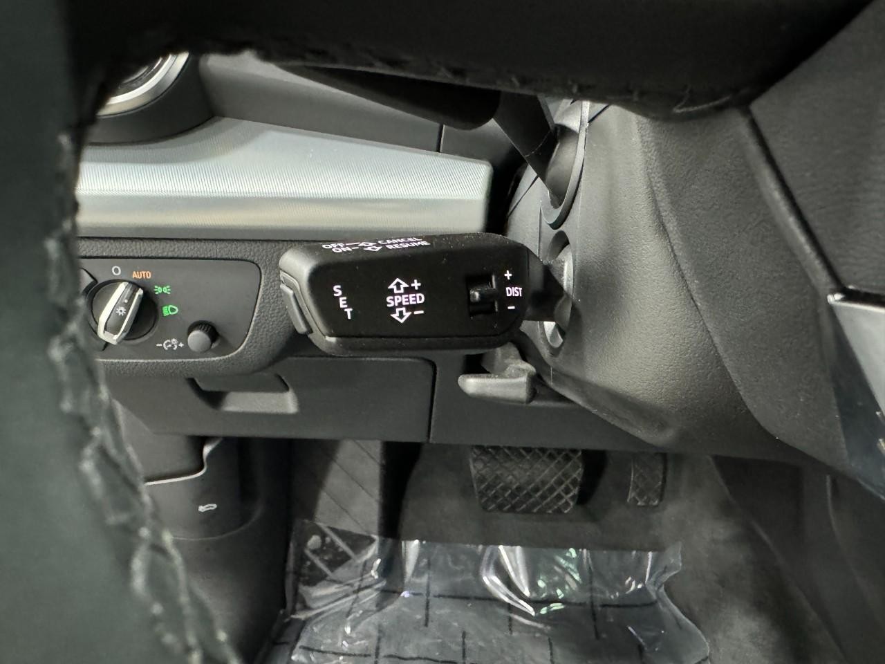 Audi Q5 Vehicle Full-screen Gallery Image 31