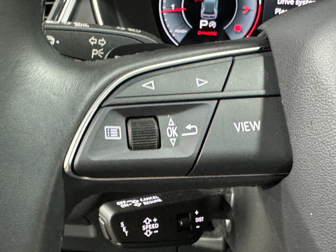 Audi Q5 Vehicle Full-screen Gallery Image 32