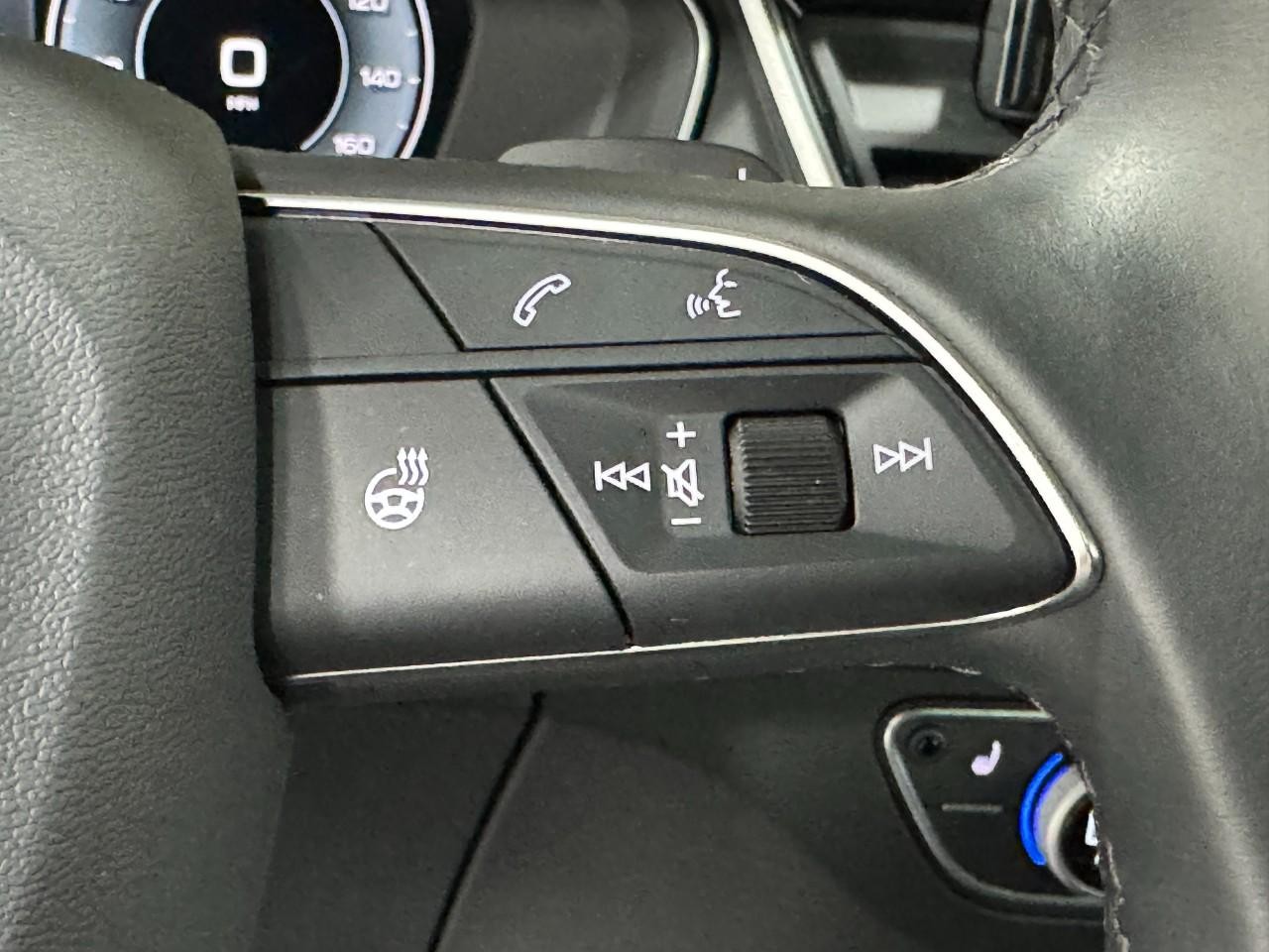 Audi Q5 Vehicle Full-screen Gallery Image 33