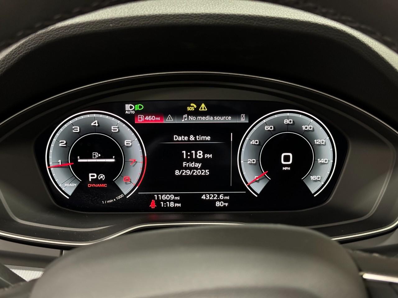 Audi Q5 Vehicle Full-screen Gallery Image 34