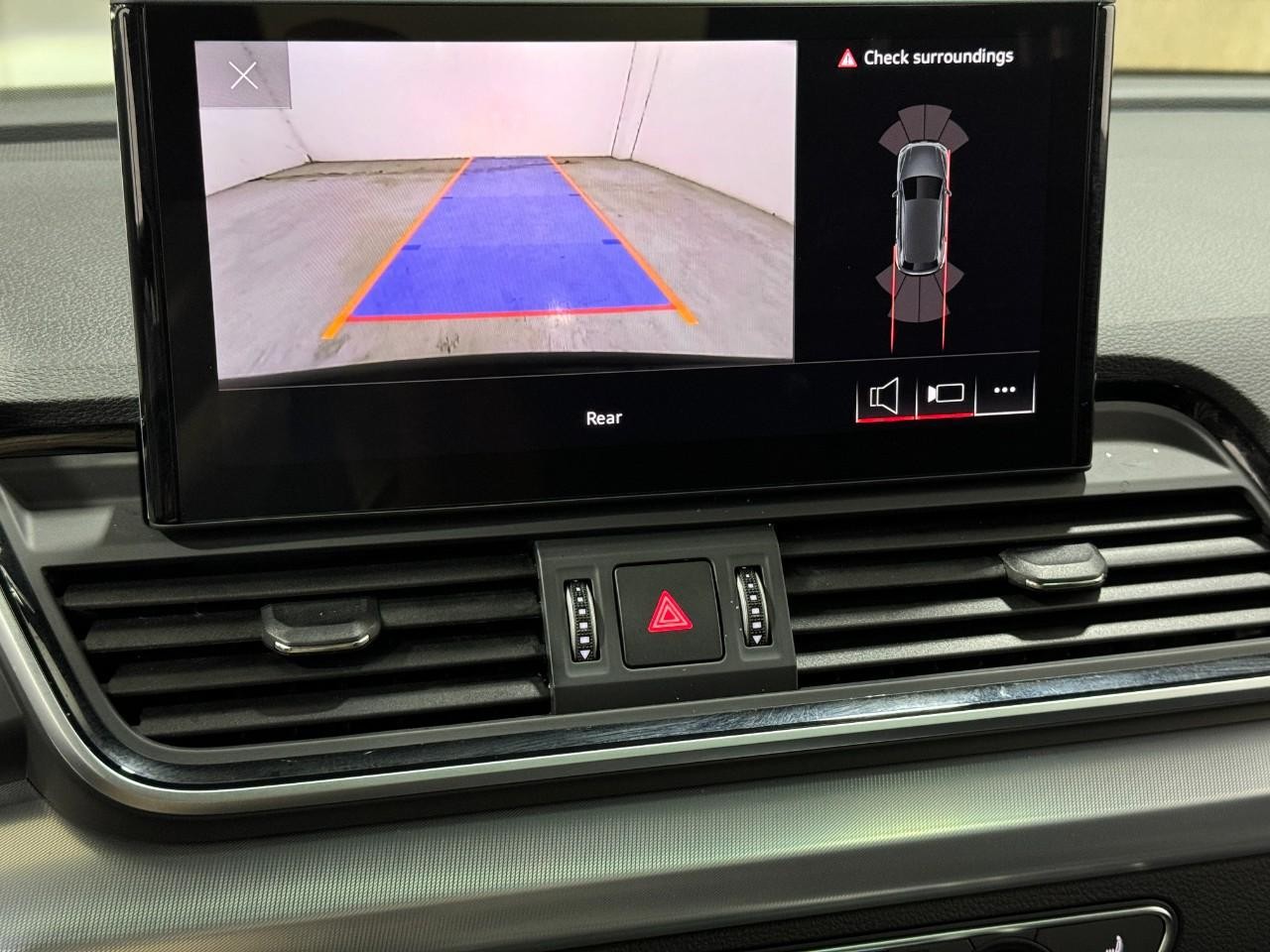 Audi Q5 Vehicle Full-screen Gallery Image 35