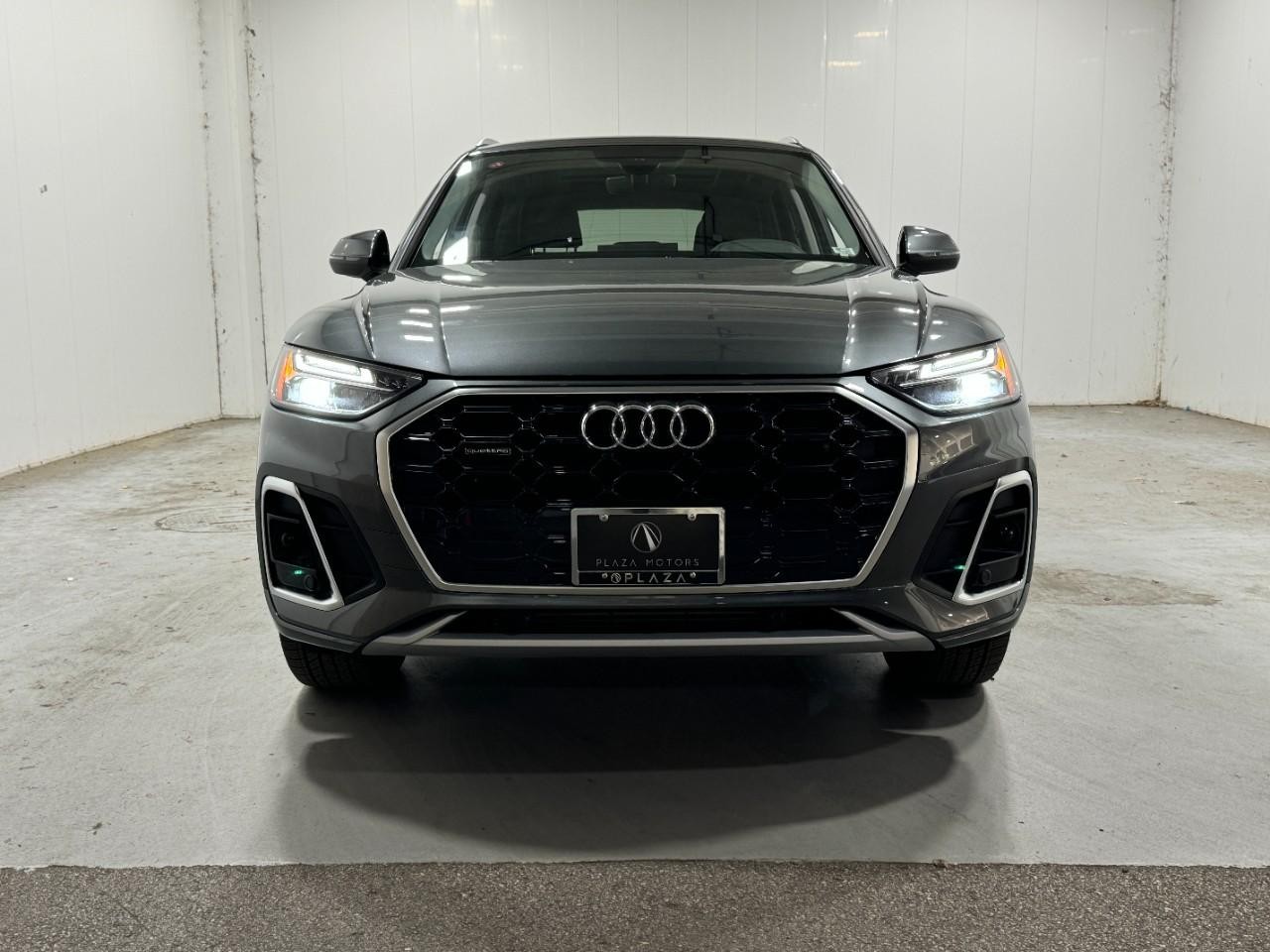 Audi Q5 Vehicle Full-screen Gallery Image 7