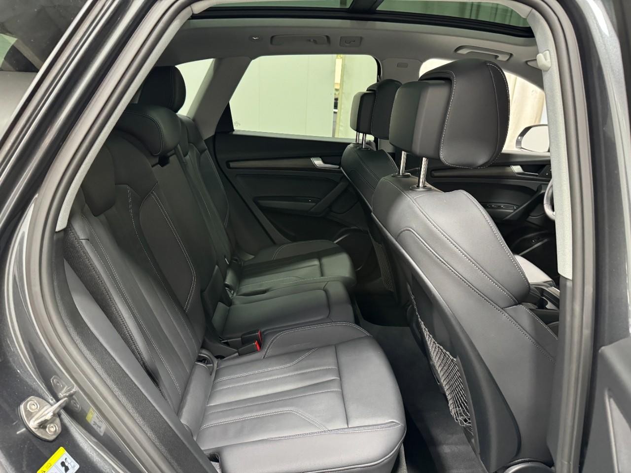 Audi Q5 Vehicle Full-screen Gallery Image 10