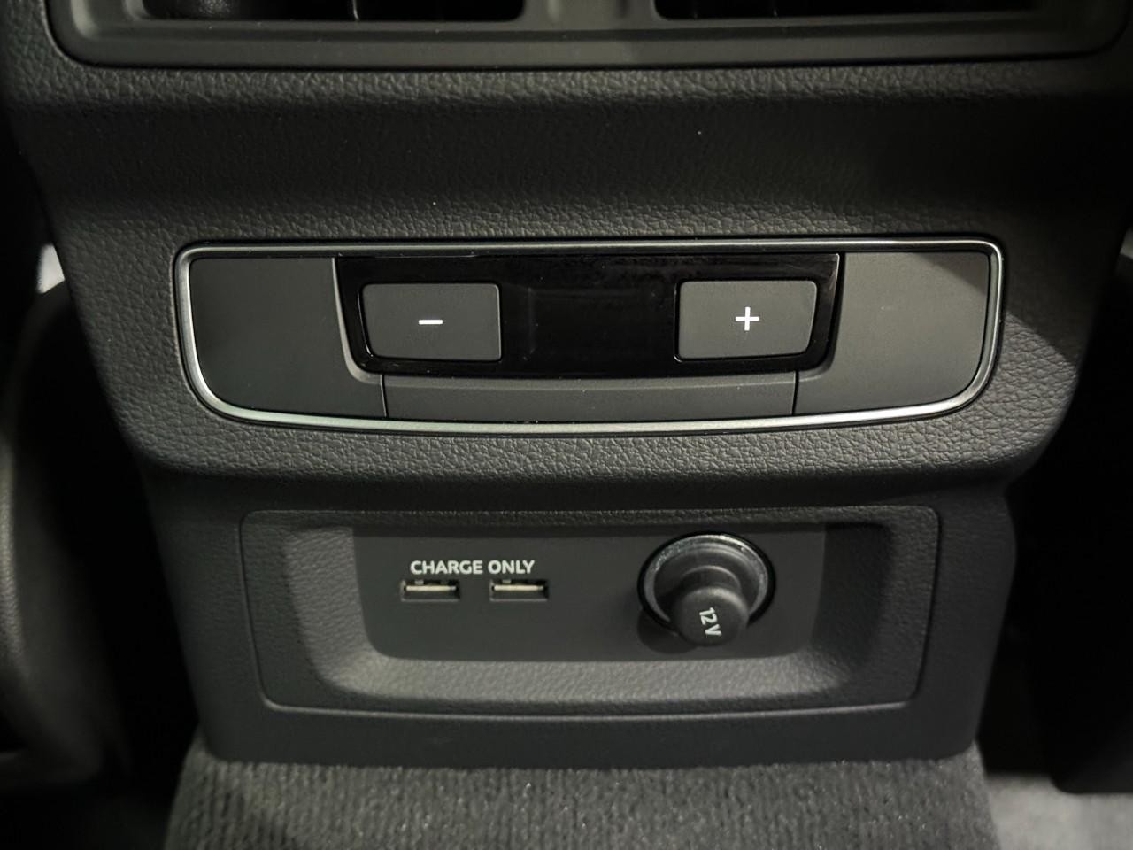 Audi Q5 Vehicle Full-screen Gallery Image 11