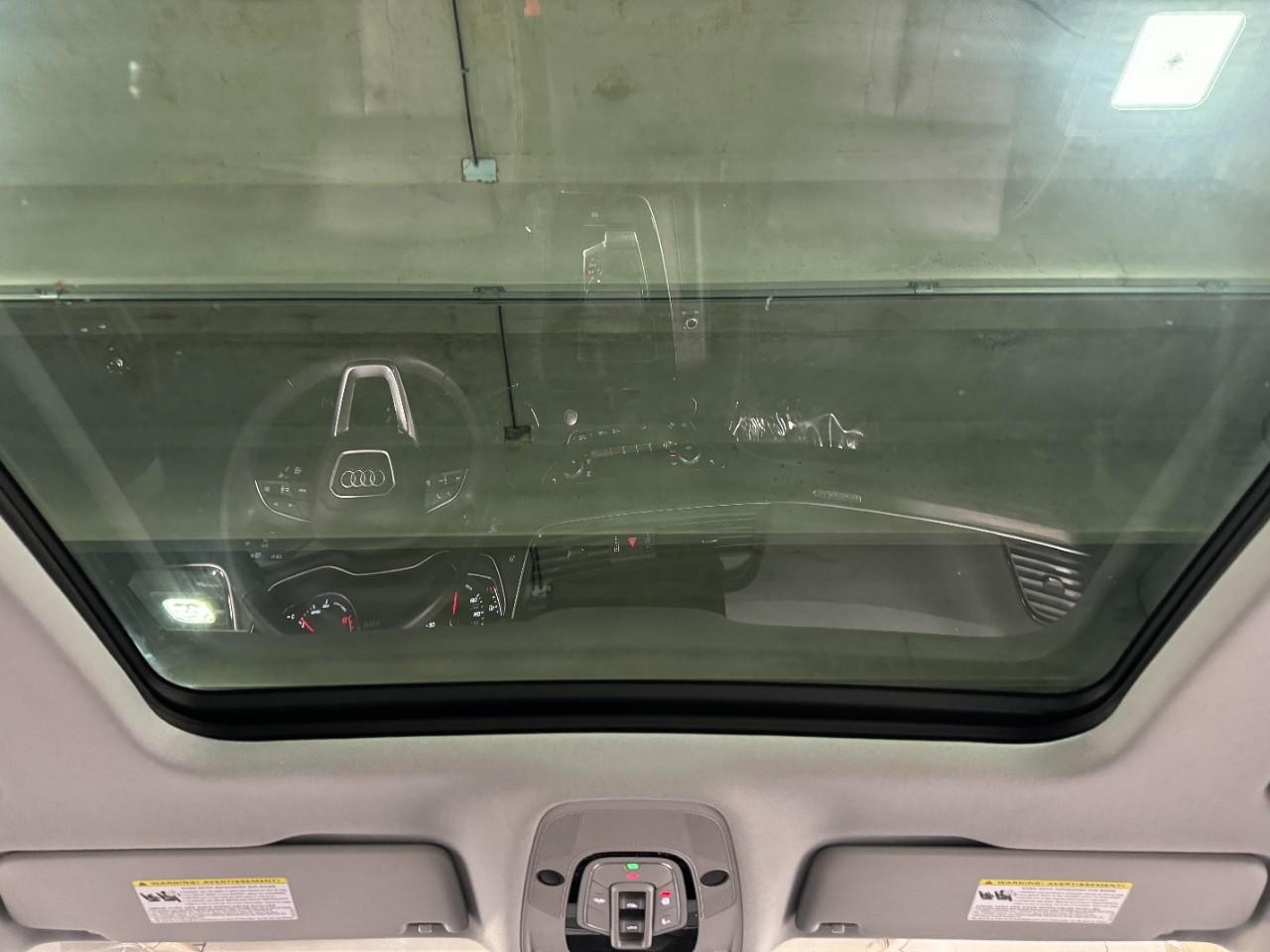 Audi Q5 Vehicle Full-screen Gallery Image 12