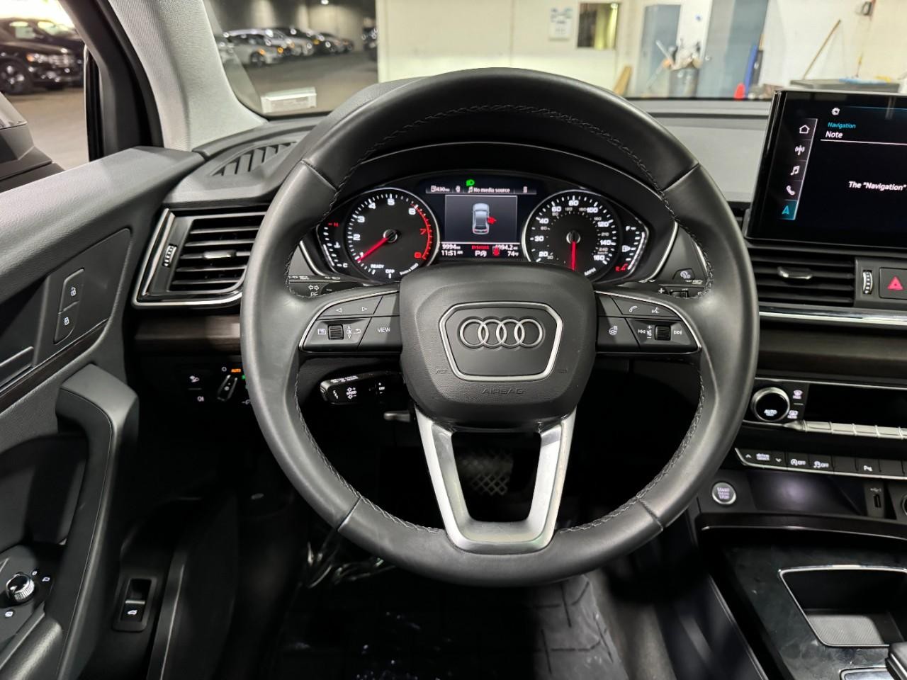 Audi Q5 Vehicle Full-screen Gallery Image 14