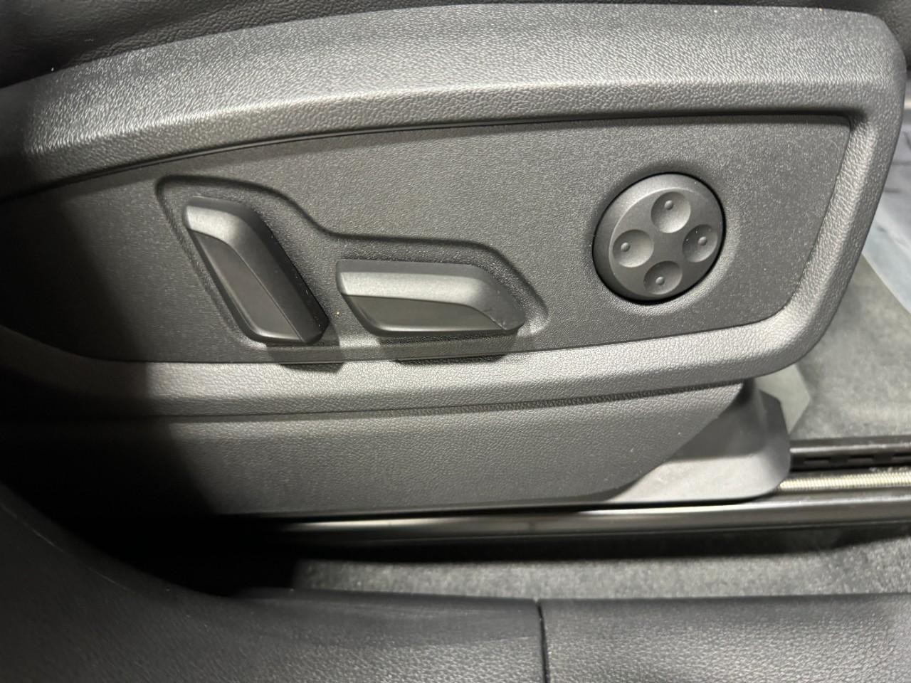 Audi Q5 Vehicle Full-screen Gallery Image 21