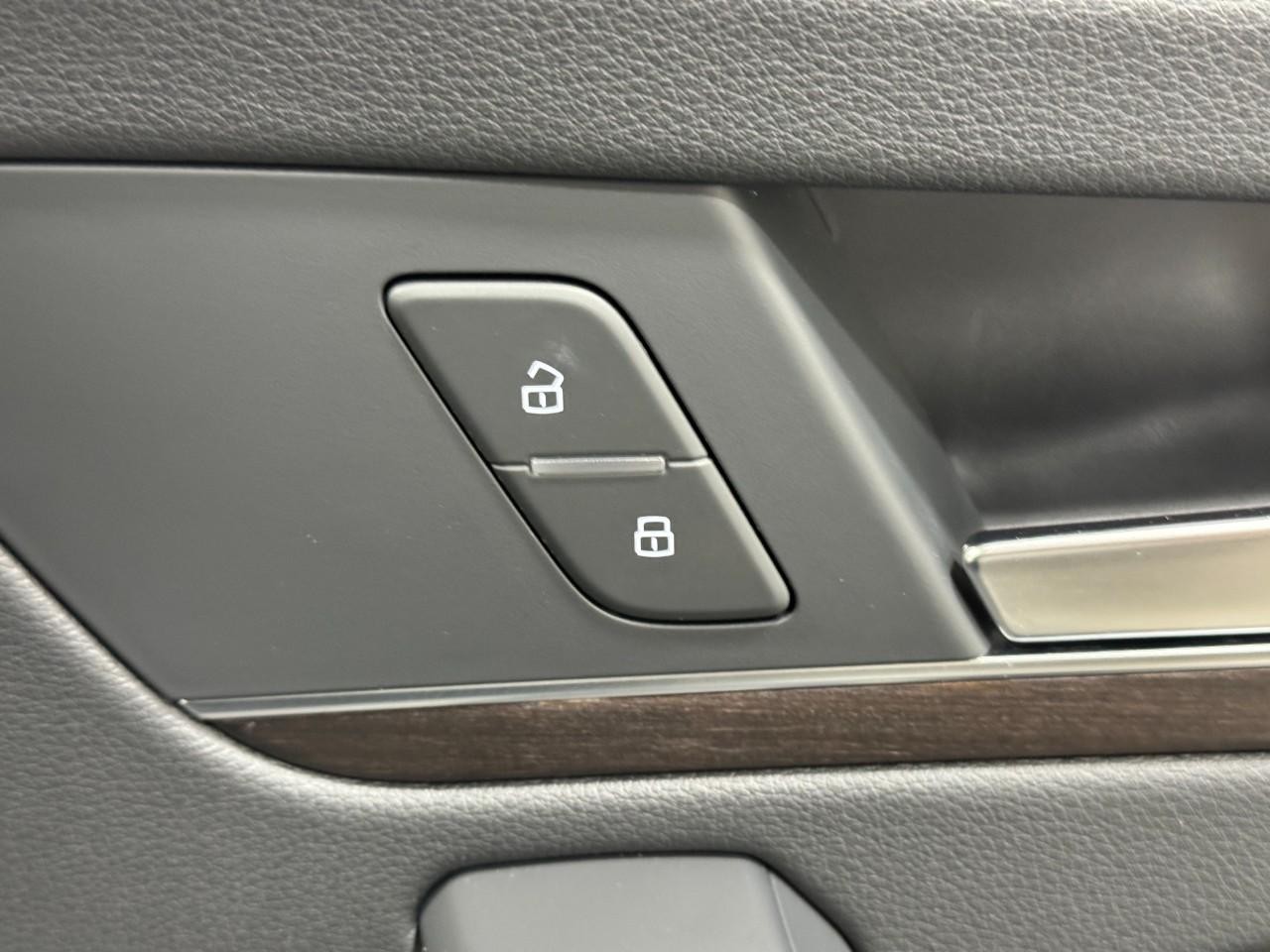 Audi Q5 Vehicle Full-screen Gallery Image 22