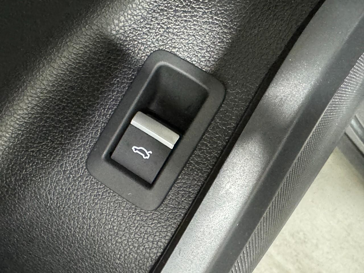 Audi Q5 Vehicle Full-screen Gallery Image 26