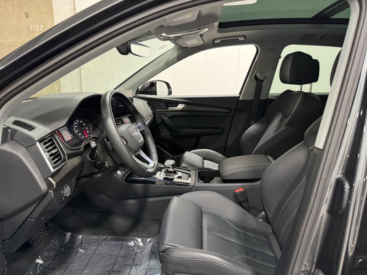 Audi Q5 Vehicle Full-screen Gallery Image 27