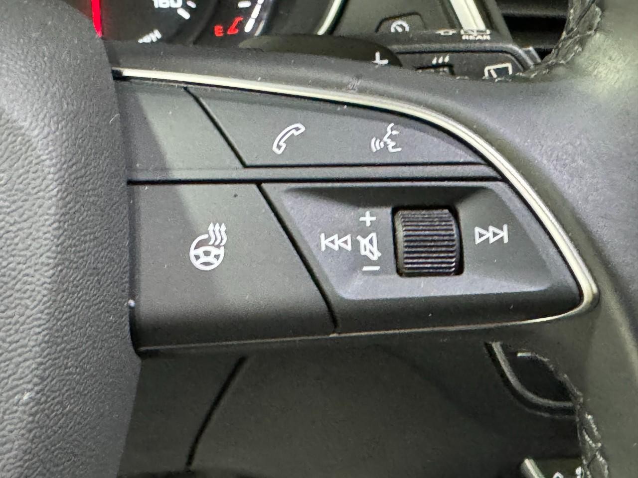 Audi Q5 Vehicle Full-screen Gallery Image 32