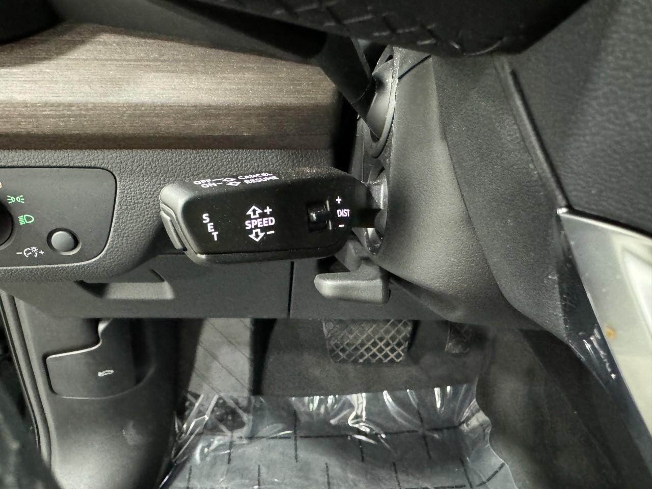 Audi Q5 Vehicle Full-screen Gallery Image 33