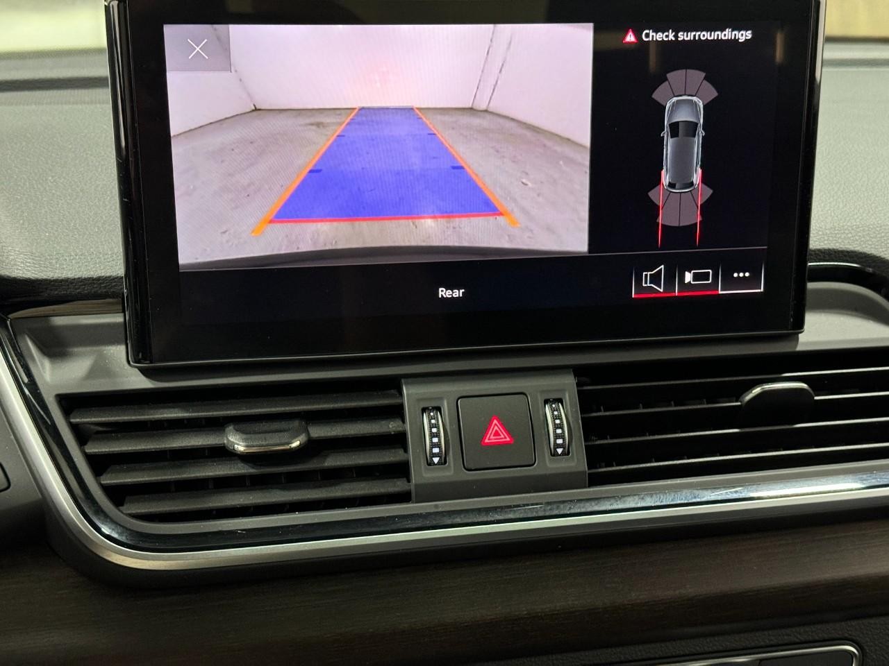 Audi Q5 Vehicle Full-screen Gallery Image 35