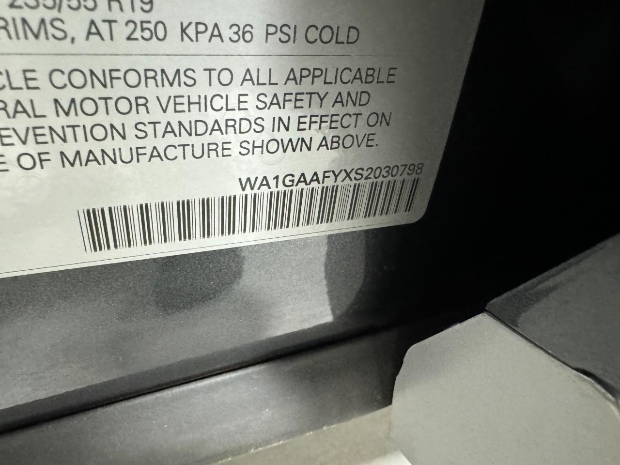 Audi Q5 Vehicle Full-screen Gallery Image 36