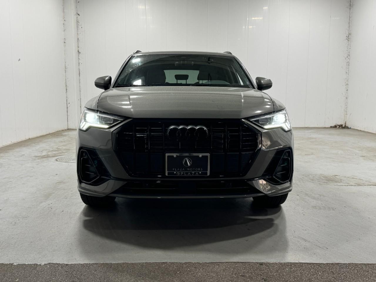 Audi Q3 Vehicle Full-screen Gallery Image 7