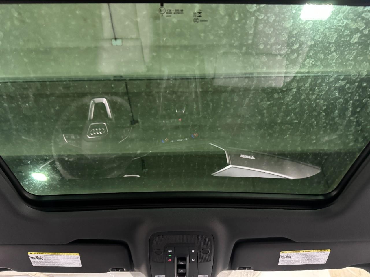 Audi Q3 Vehicle Full-screen Gallery Image 11