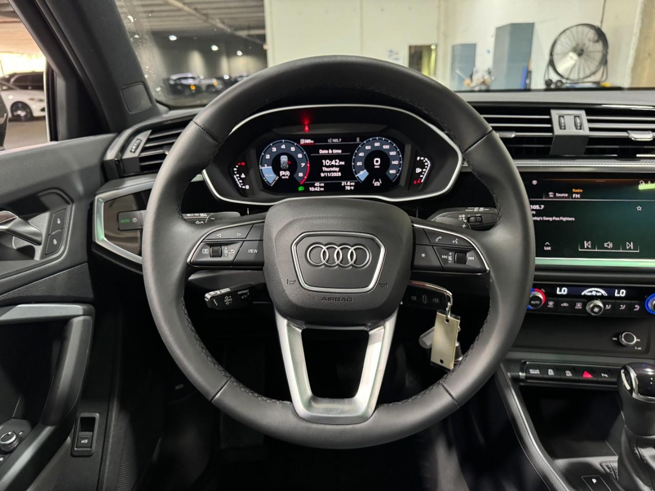 Audi Q3 Vehicle Full-screen Gallery Image 13
