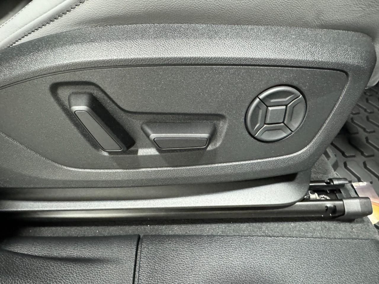 Audi Q3 Vehicle Full-screen Gallery Image 20