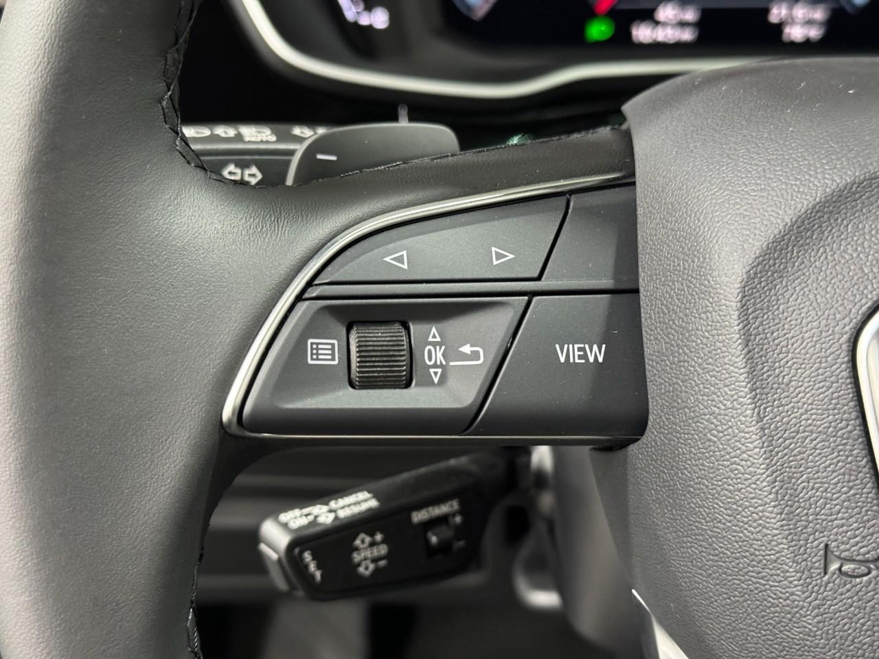 Audi Q3 Vehicle Full-screen Gallery Image 30