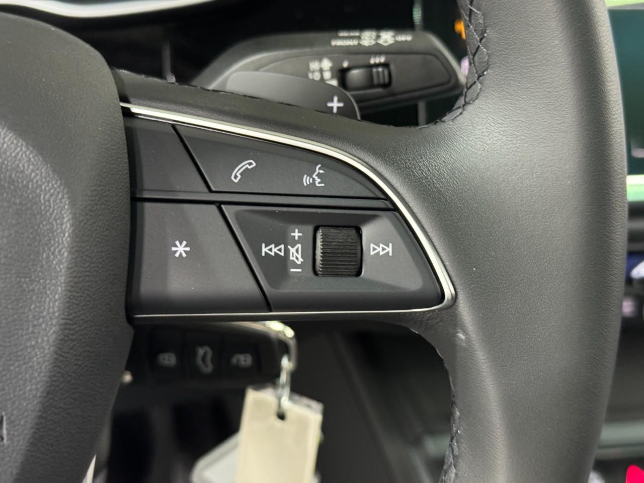 Audi Q3 Vehicle Full-screen Gallery Image 31