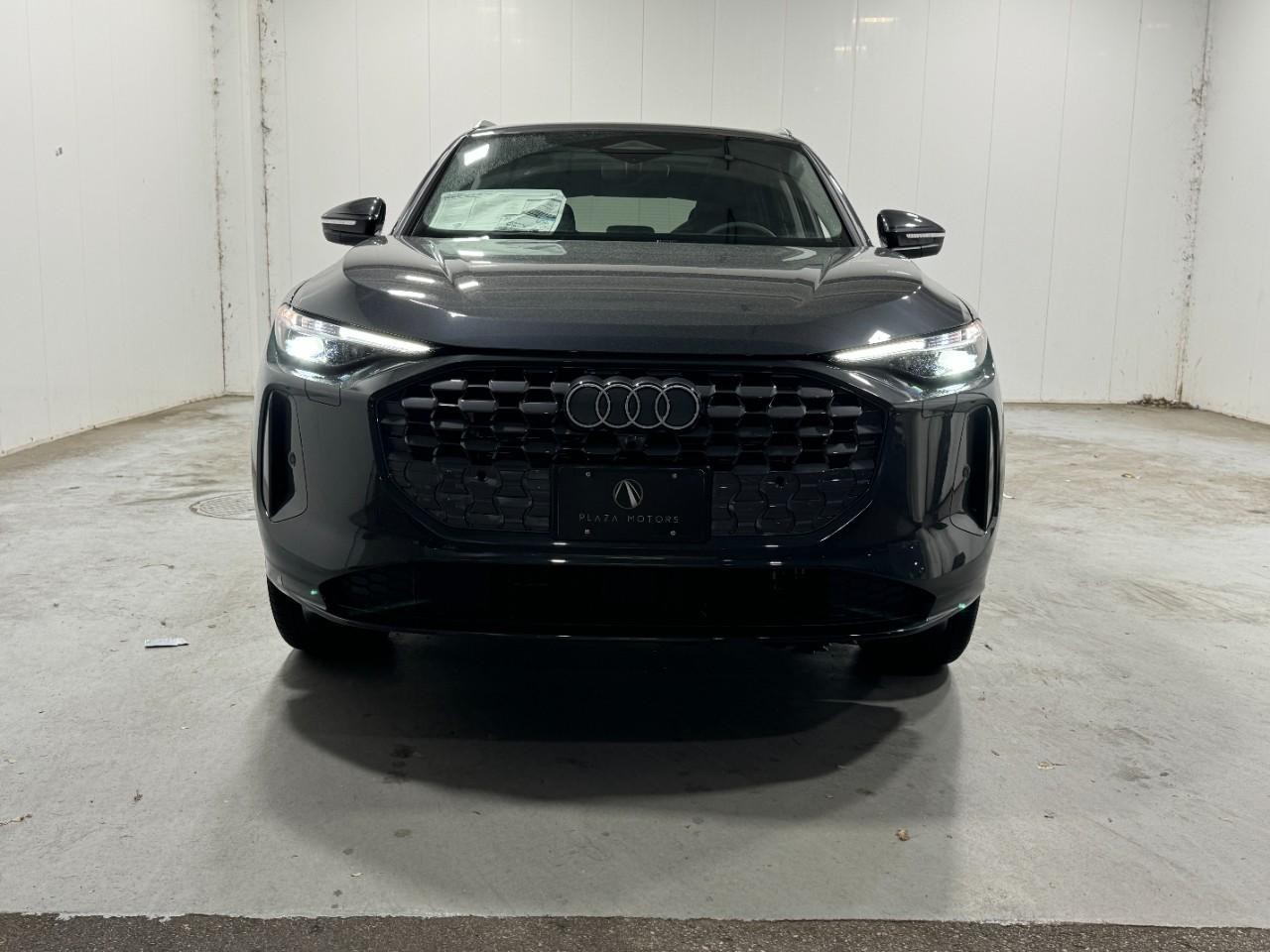 Audi Q5 Vehicle Full-screen Gallery Image 7