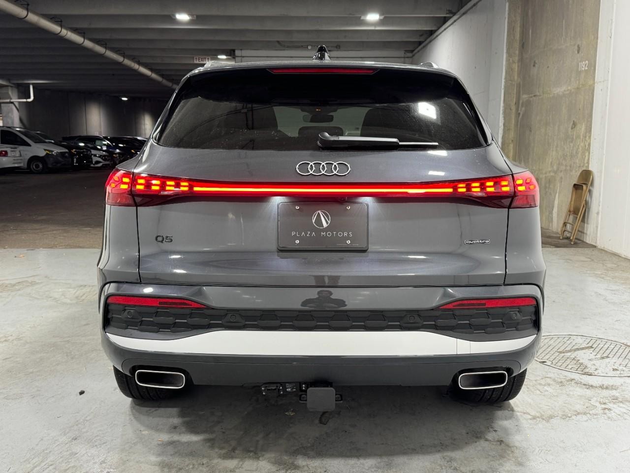 Audi Q5 Vehicle Full-screen Gallery Image 9