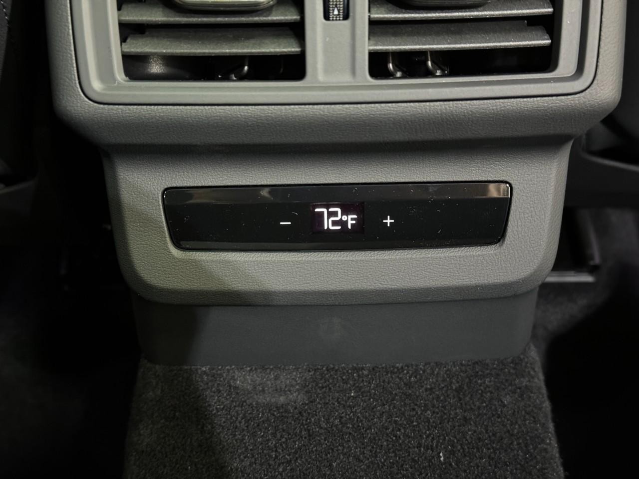 Audi Q5 Vehicle Full-screen Gallery Image 11