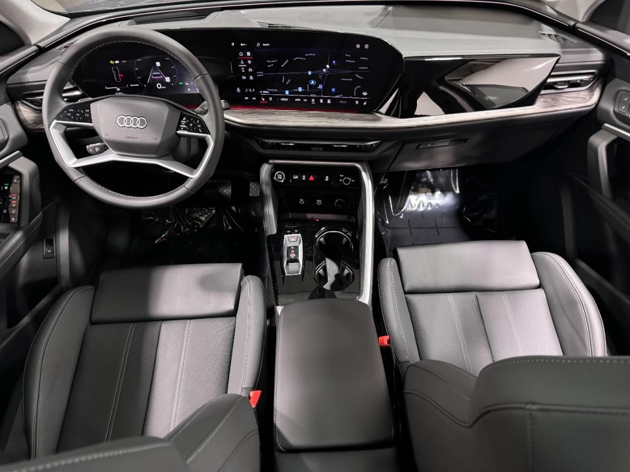 Audi Q5 Vehicle Full-screen Gallery Image 13