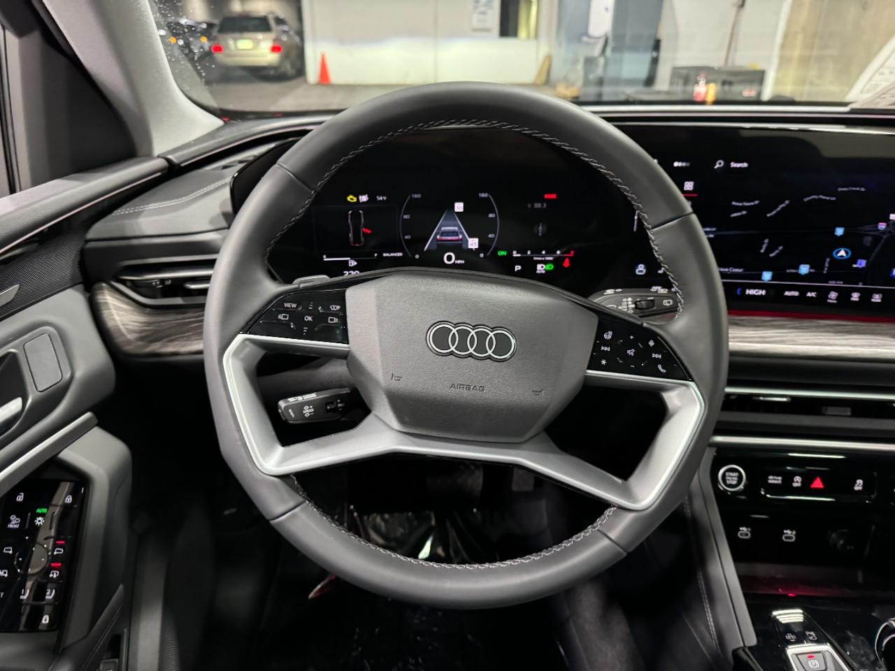 Audi Q5 Vehicle Full-screen Gallery Image 14