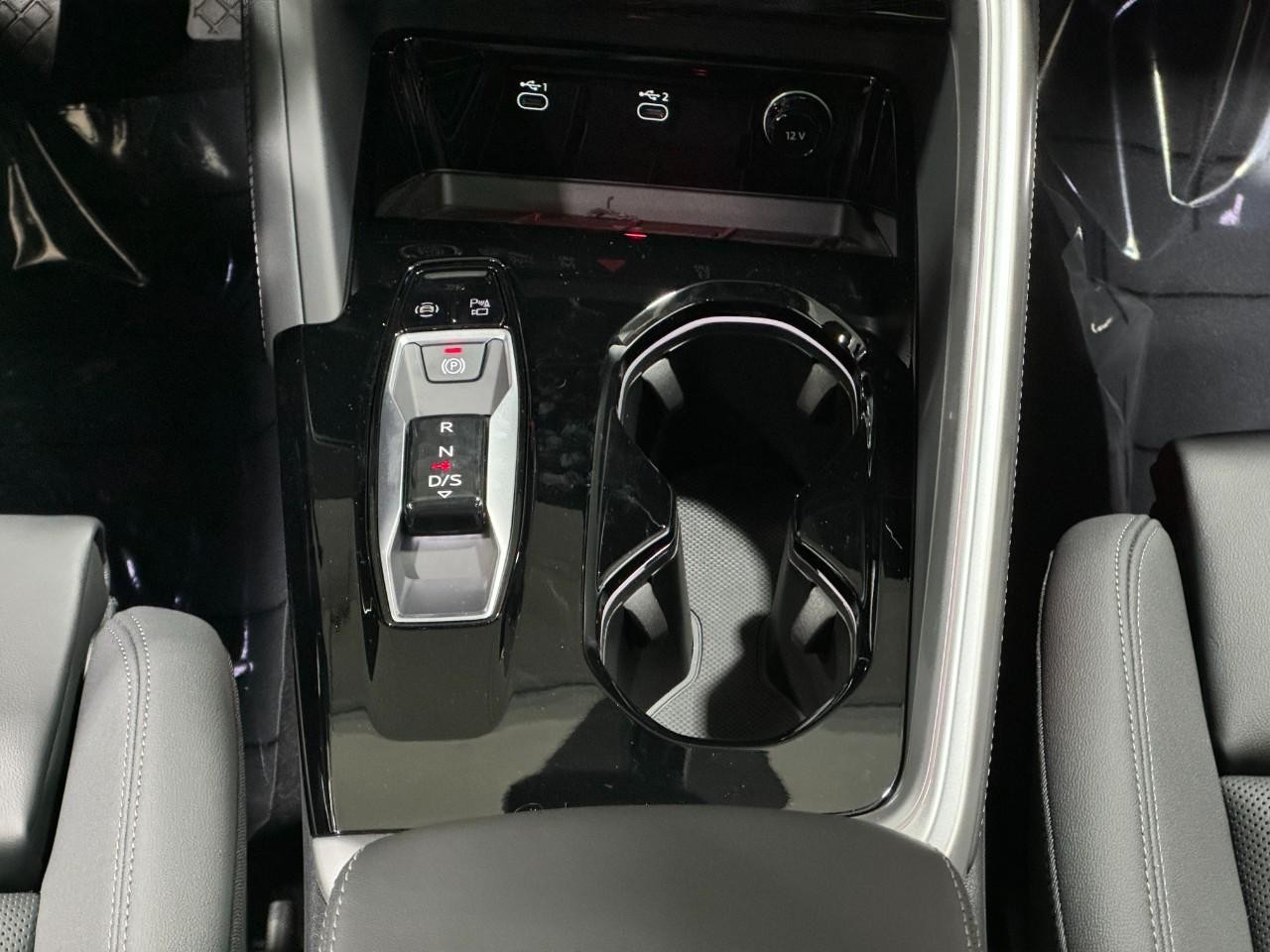 Audi Q5 Vehicle Full-screen Gallery Image 16