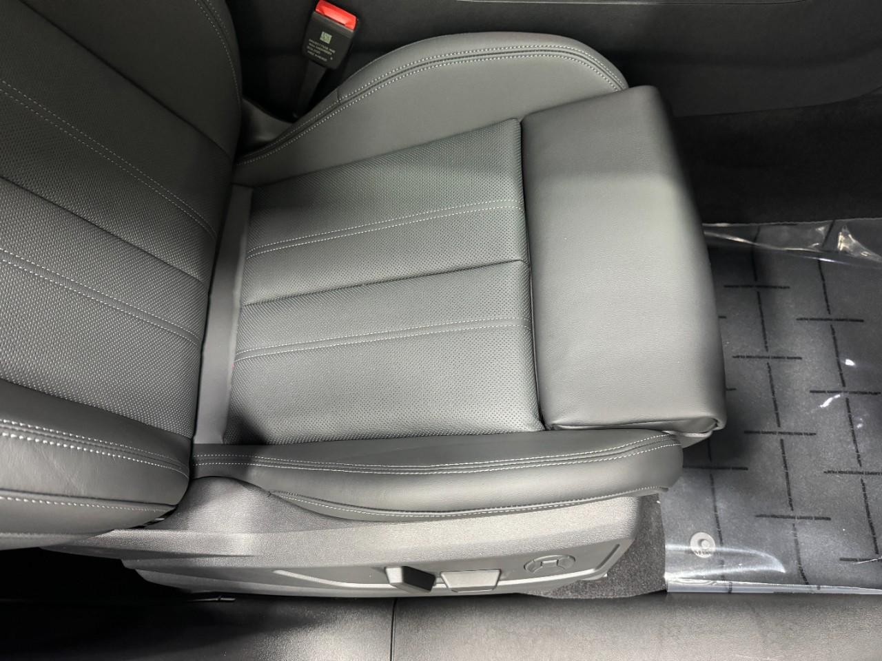 Audi Q5 Vehicle Full-screen Gallery Image 19