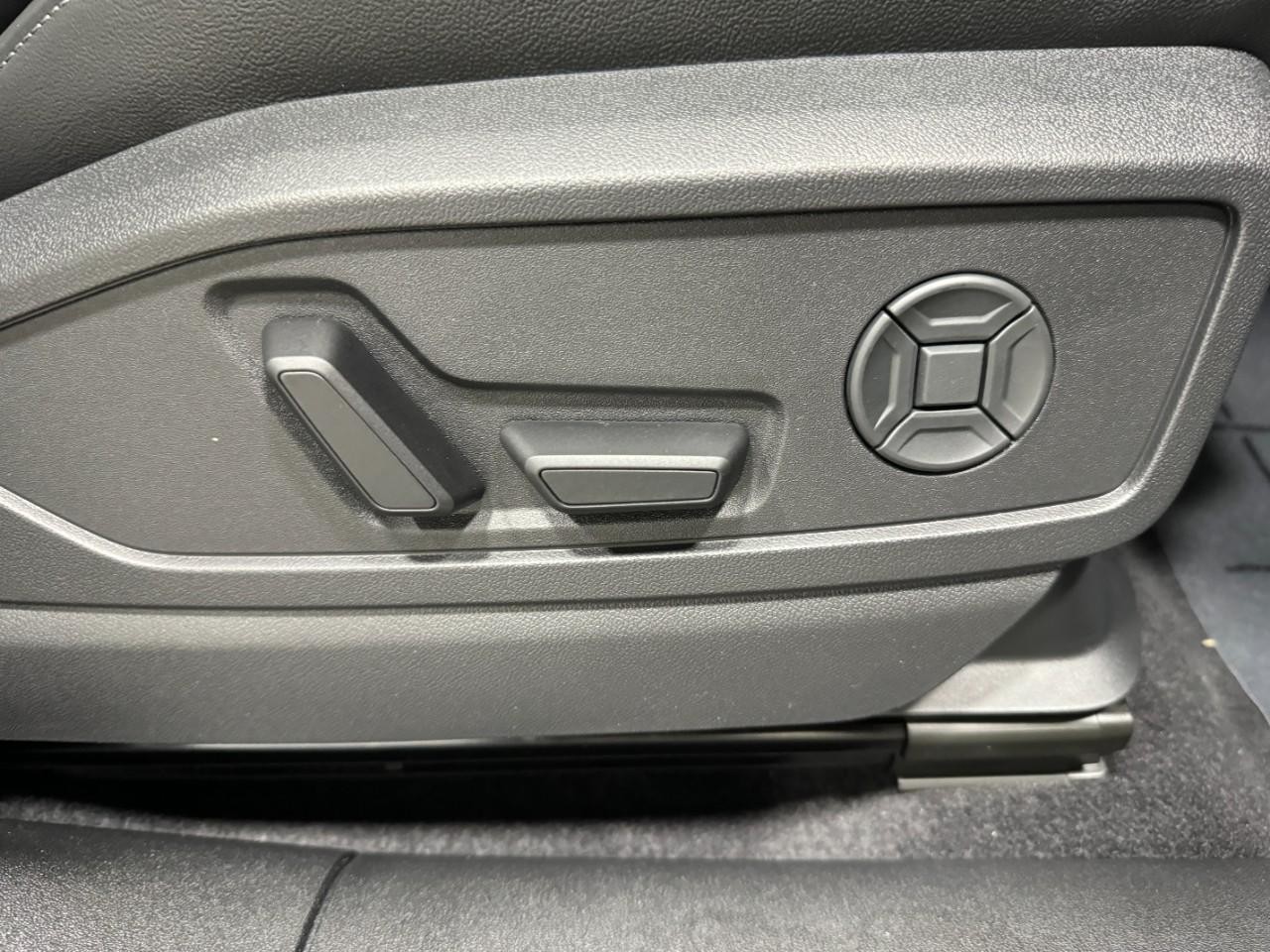 Audi Q5 Vehicle Full-screen Gallery Image 20