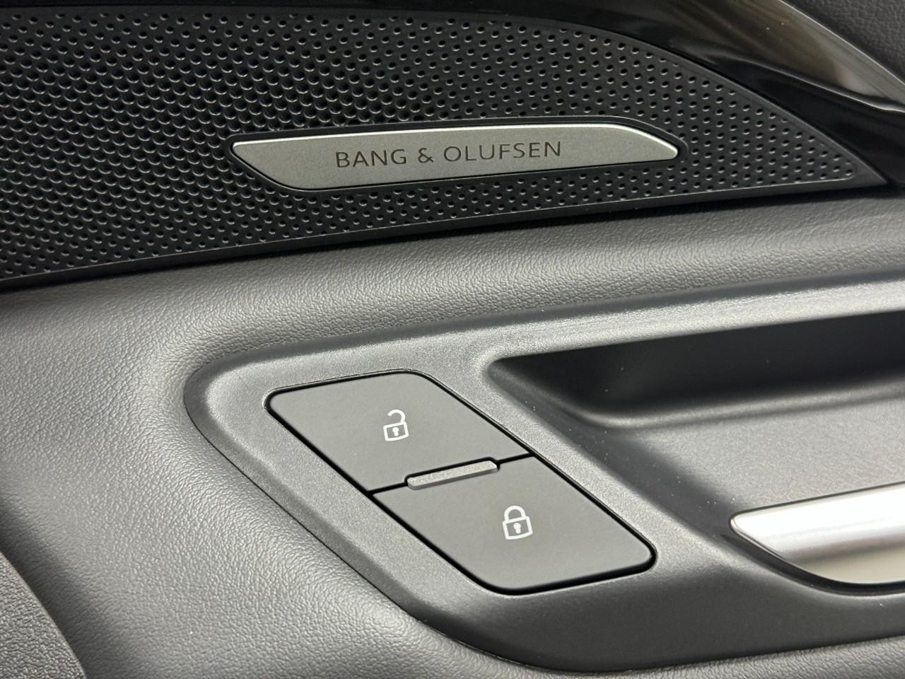 Audi Q5 Vehicle Full-screen Gallery Image 21