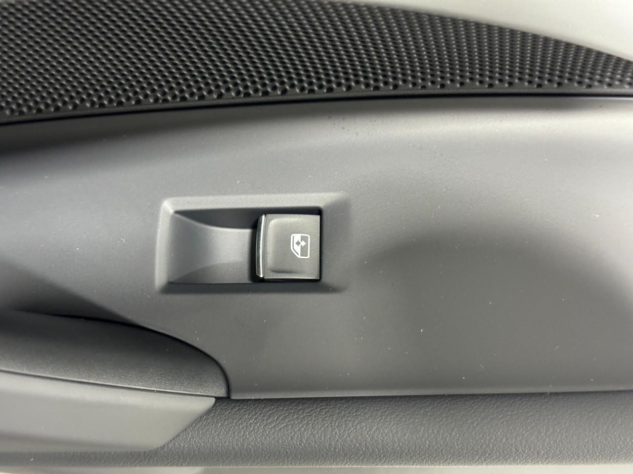 Audi Q5 Vehicle Full-screen Gallery Image 22