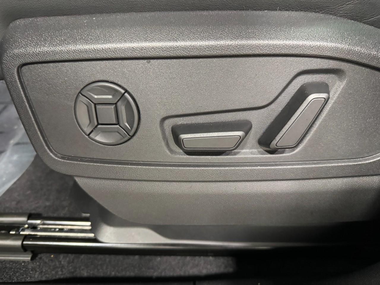 Audi Q5 Vehicle Full-screen Gallery Image 27