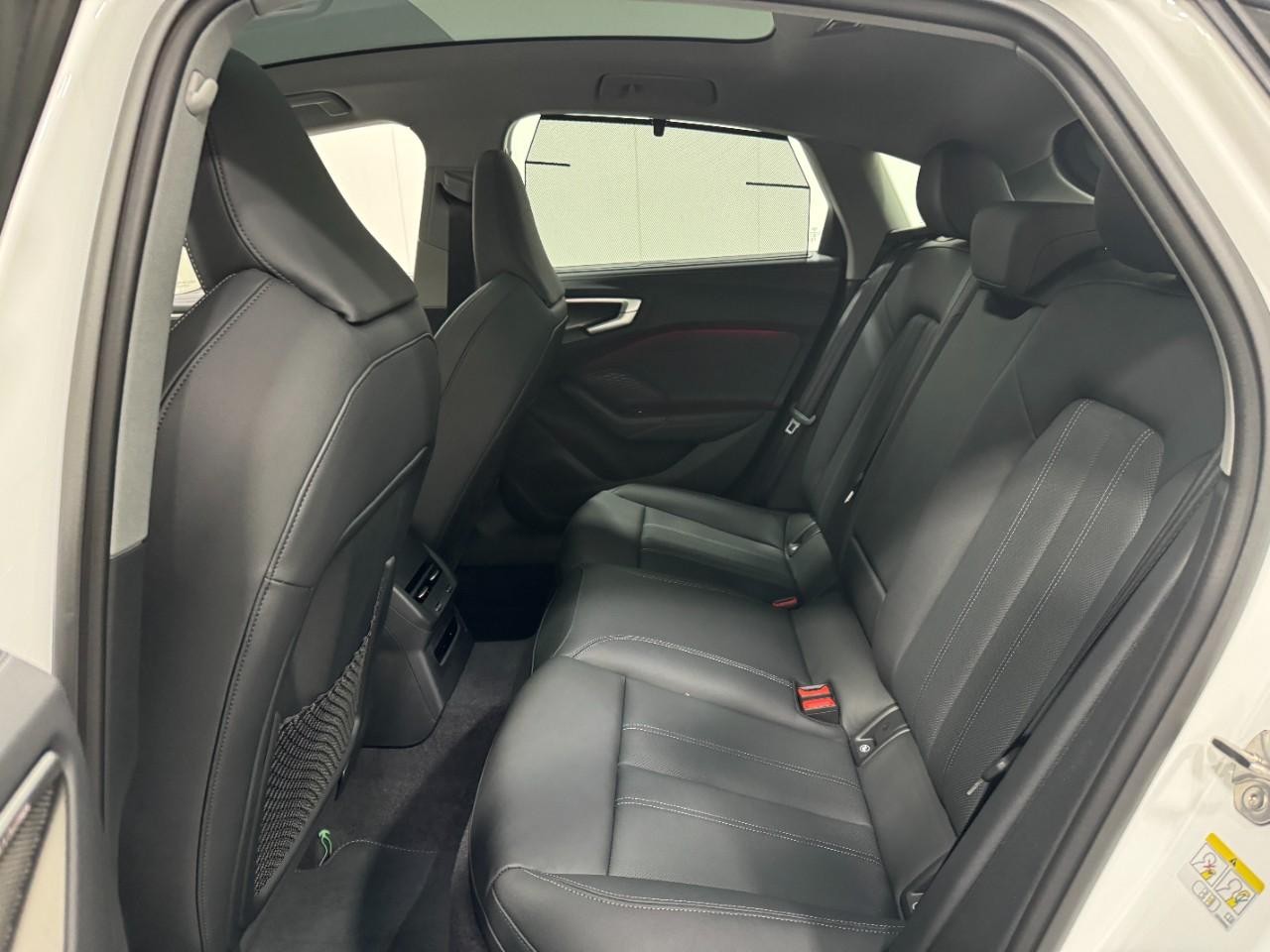 Audi A5 Vehicle Full-screen Gallery Image 8