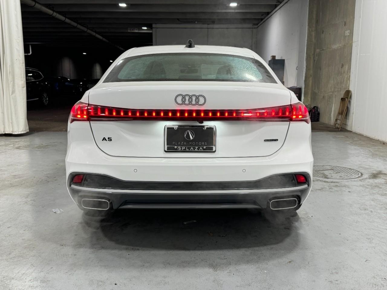 Audi A5 Vehicle Full-screen Gallery Image 9