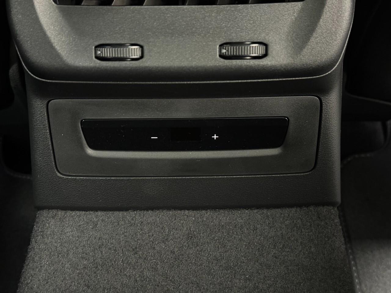 Audi A5 Vehicle Full-screen Gallery Image 11