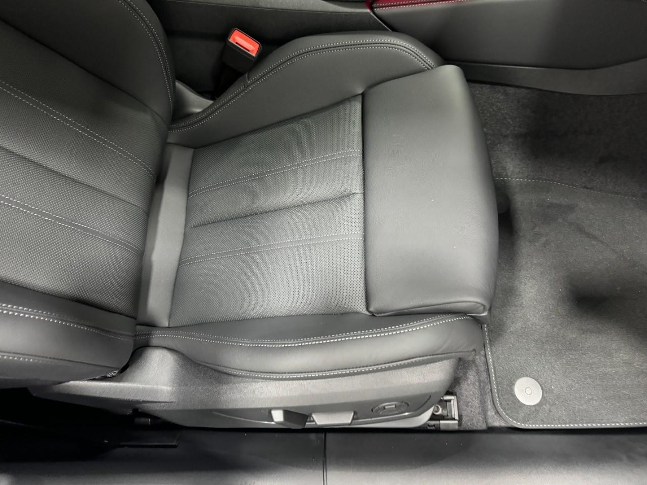 Audi A5 Vehicle Full-screen Gallery Image 19