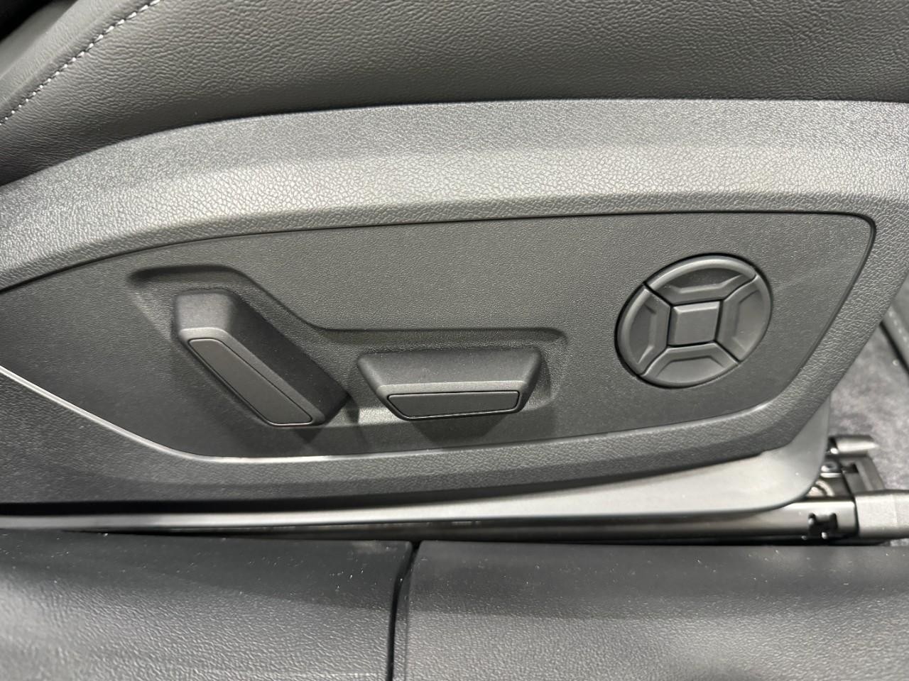 Audi A5 Vehicle Full-screen Gallery Image 20