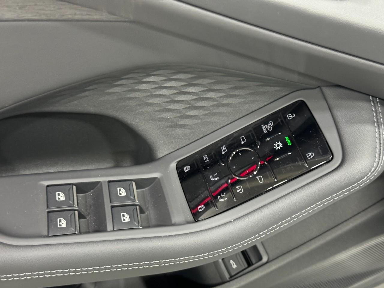 Audi A5 Vehicle Full-screen Gallery Image 23