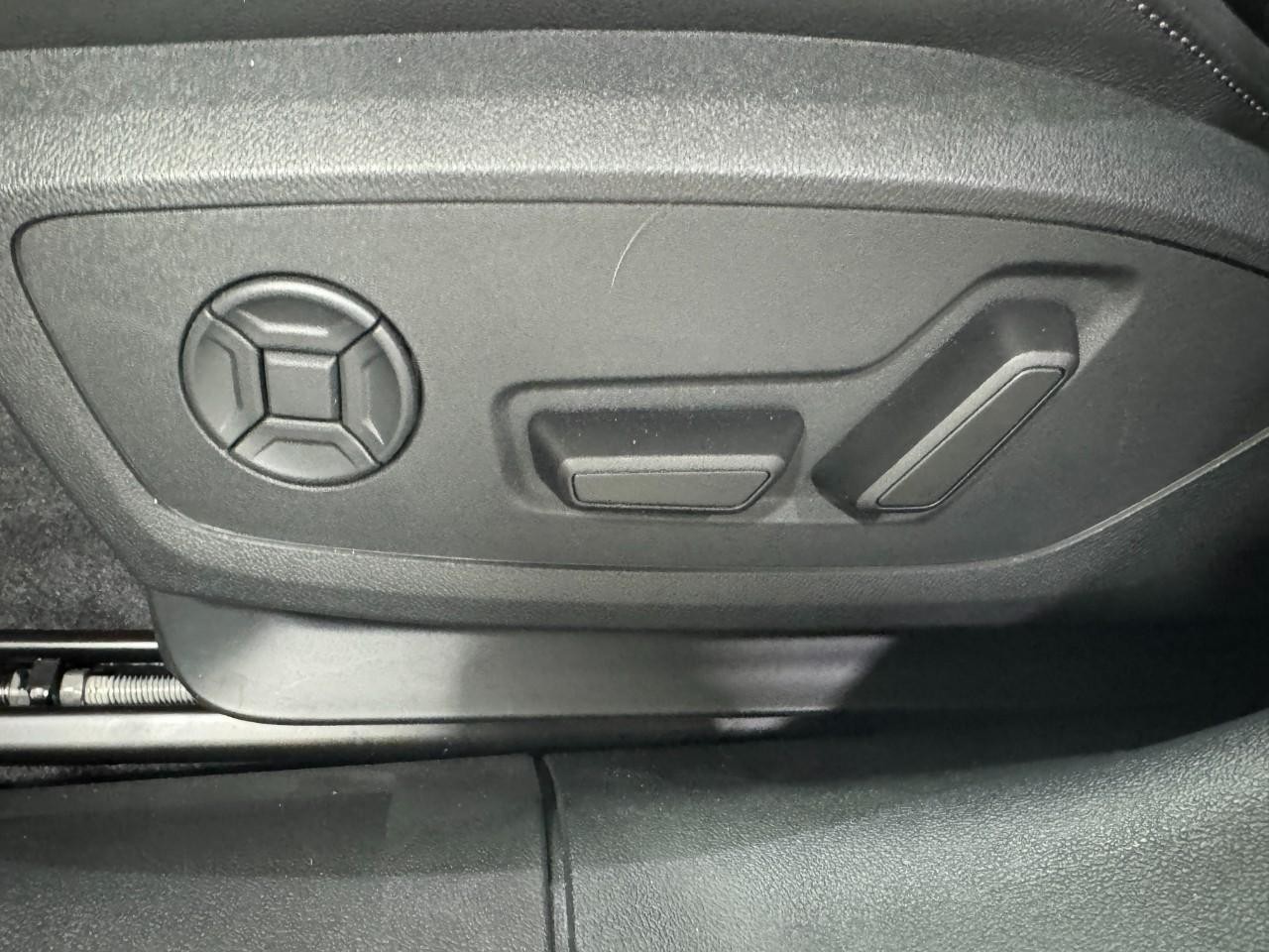 Audi A5 Vehicle Full-screen Gallery Image 27