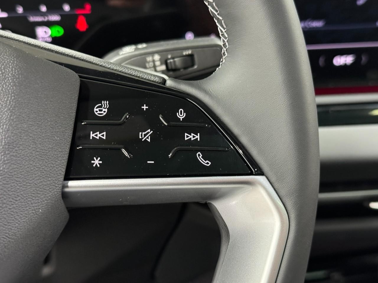 Audi A5 Vehicle Full-screen Gallery Image 30