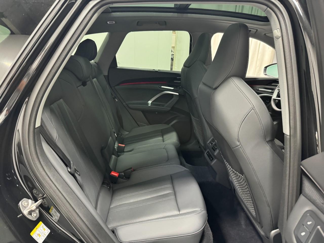 Audi Q5 Vehicle Full-screen Gallery Image 10