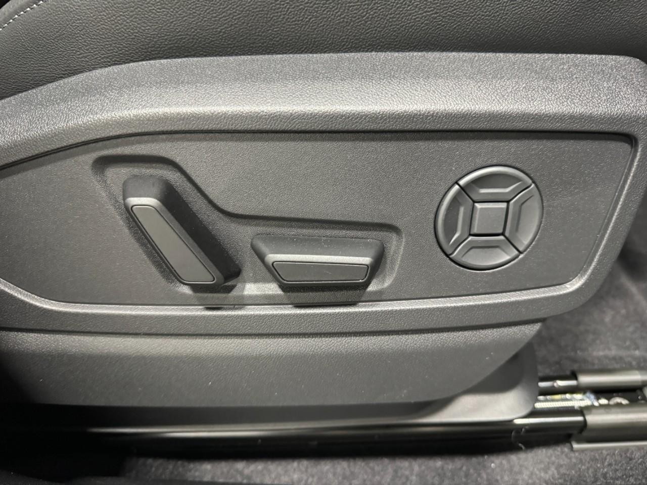 Audi Q5 Vehicle Full-screen Gallery Image 20