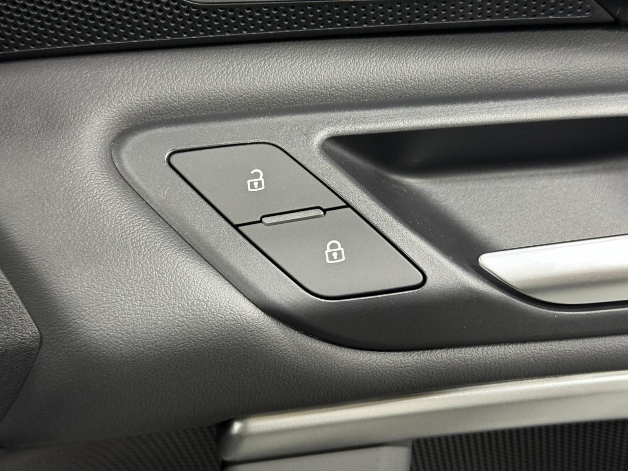 Audi Q5 Vehicle Full-screen Gallery Image 21