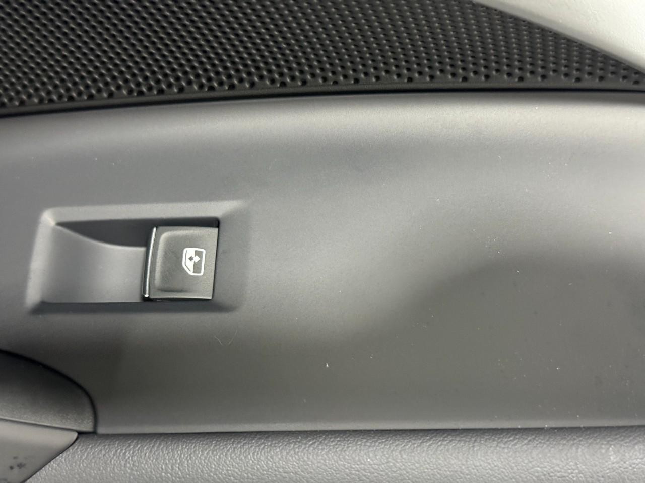 Audi Q5 Vehicle Full-screen Gallery Image 22