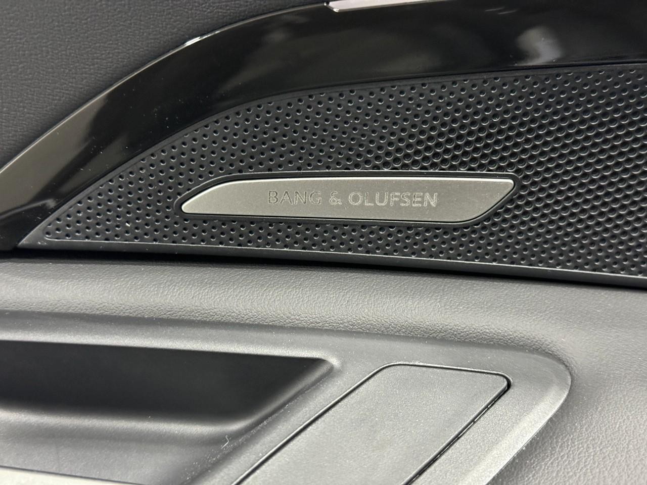 Audi Q5 Vehicle Full-screen Gallery Image 23