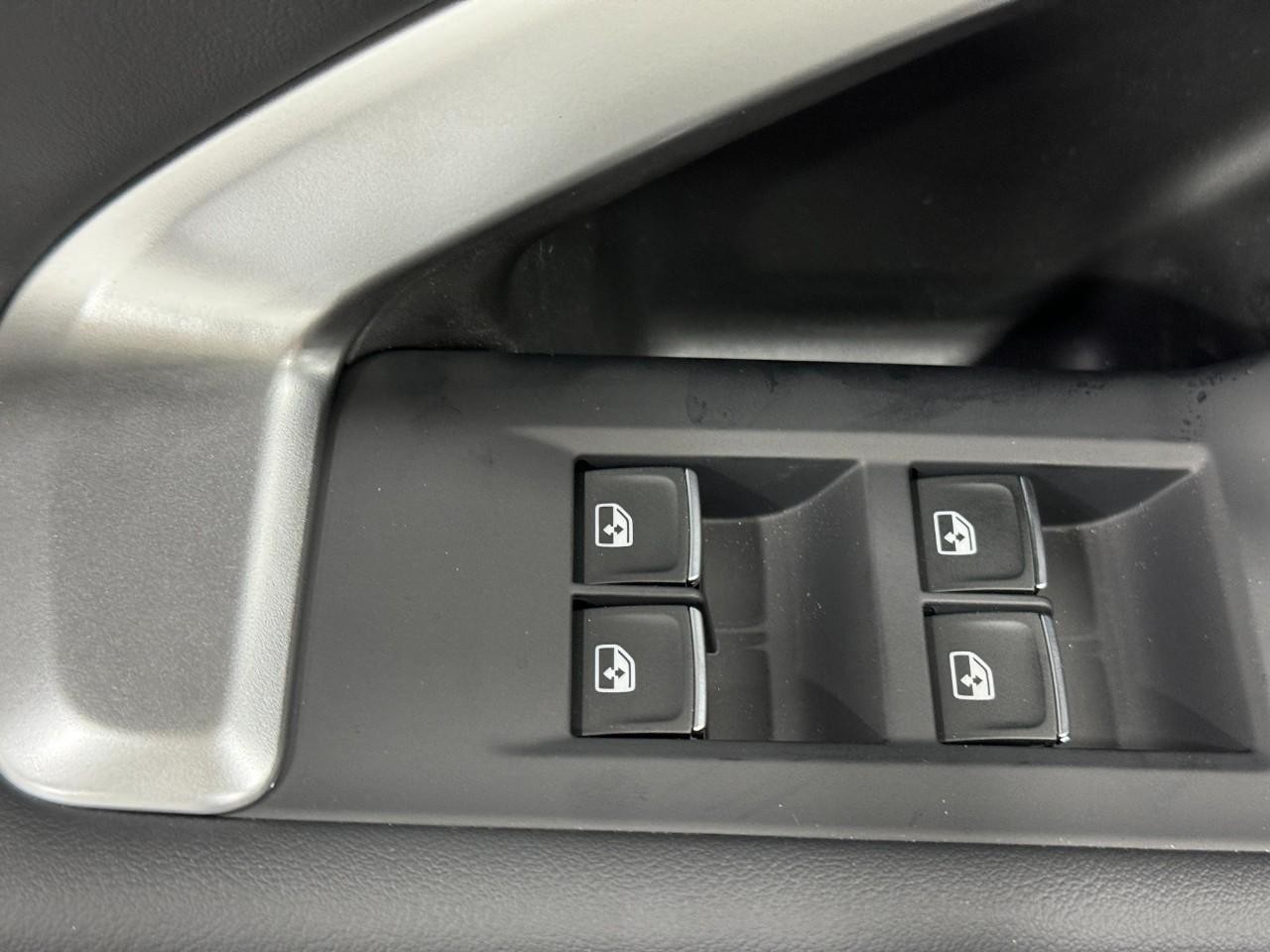 Audi Q5 Vehicle Full-screen Gallery Image 24